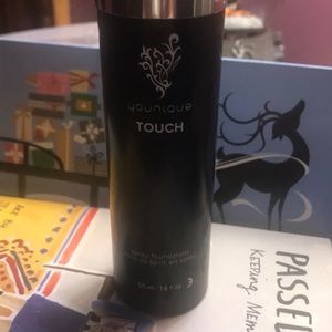 Younique Spray Fountain Eyelet